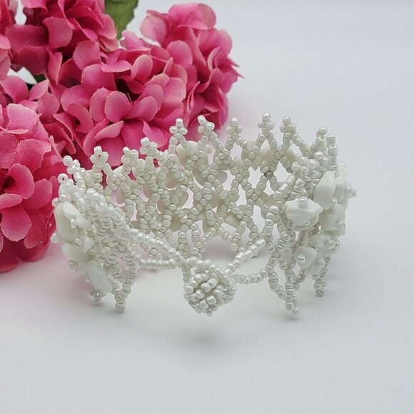 White Milk Glass And Seed Bead Woven Macrame Toggle Bracelet 6.5" Boho Surfer - Picture 2 of 5